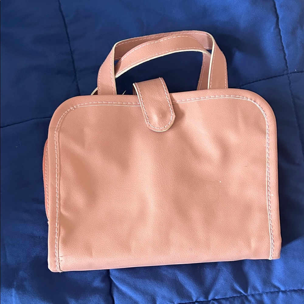 BOGO ítem ••• Pink Toiletries Bag with detachable case